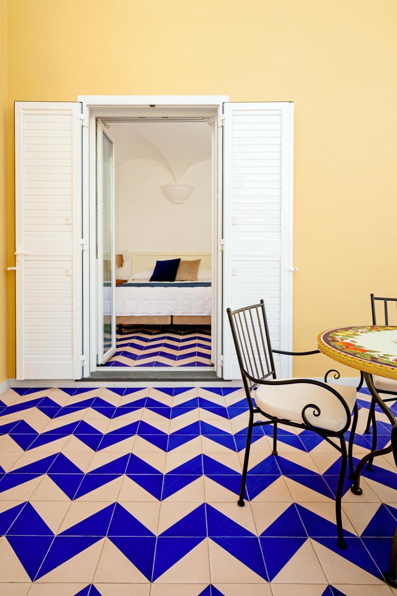 Hotel Da Raffaele Иския Екстериор снимка