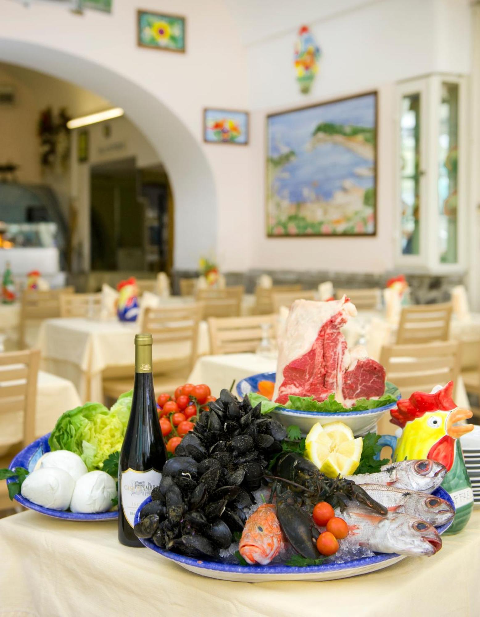 Hotel Da Raffaele Иския Екстериор снимка