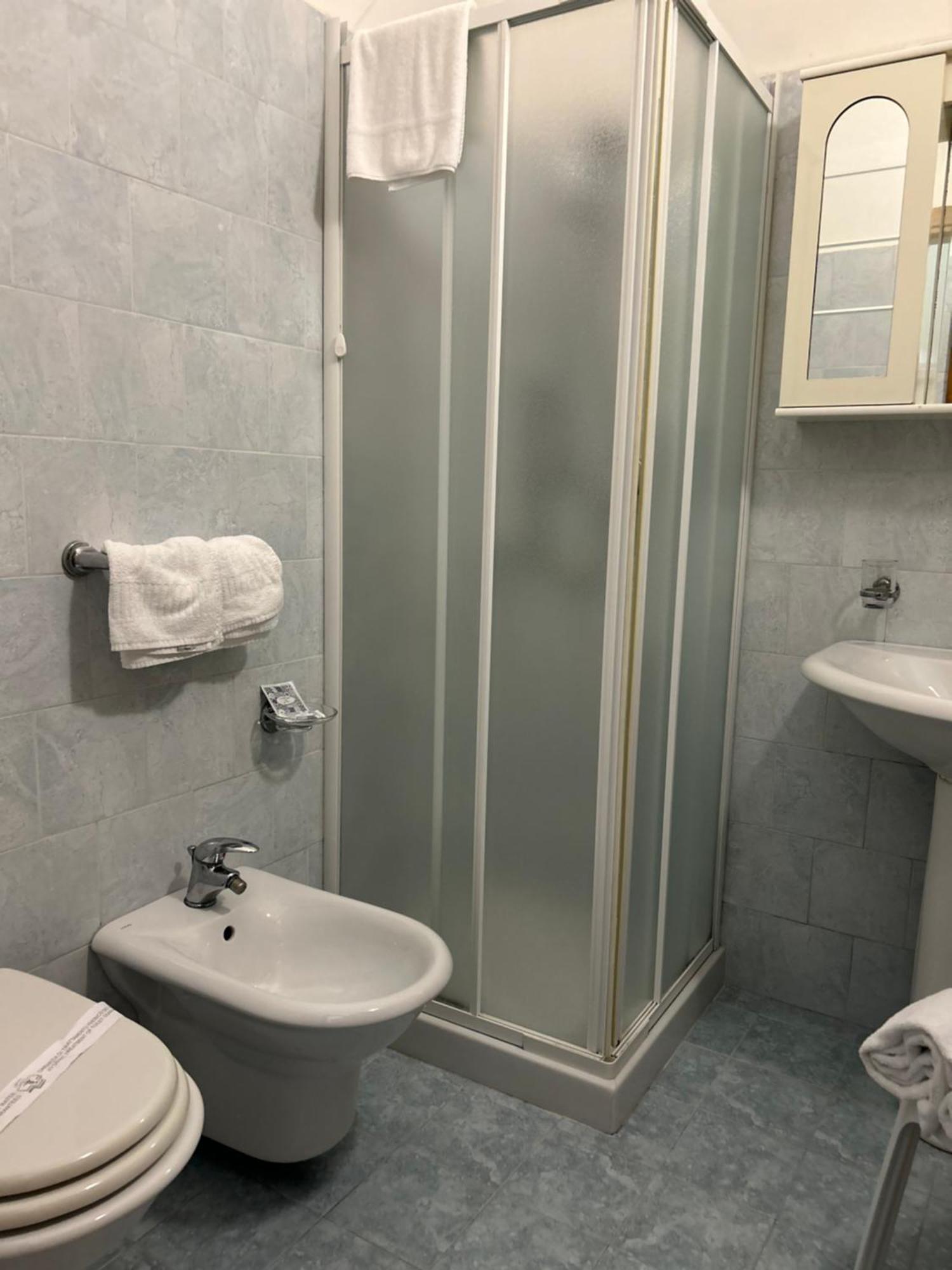 Hotel Da Raffaele Иския Стая снимка